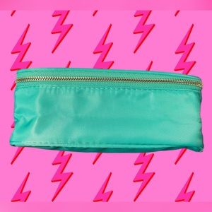 SUPER CUTE! Makeup bag